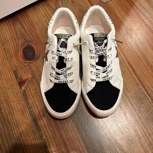 Vintage Havana Black and White Sneakers size 7